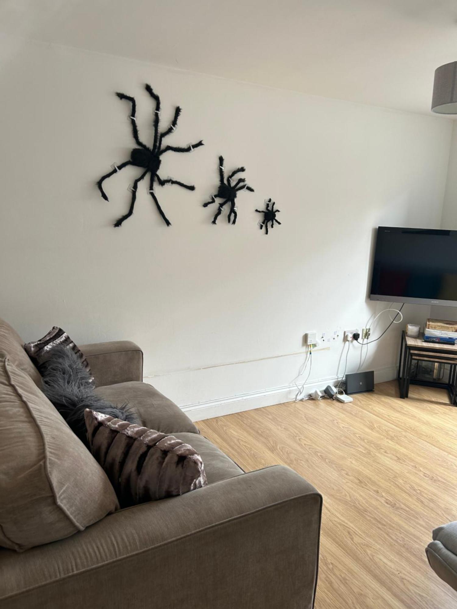 Chung cư 1000 m² 3 phòng ngủ, 1 phòng tắm riêng ở Watford Watford  Ngoại thất bức ảnh